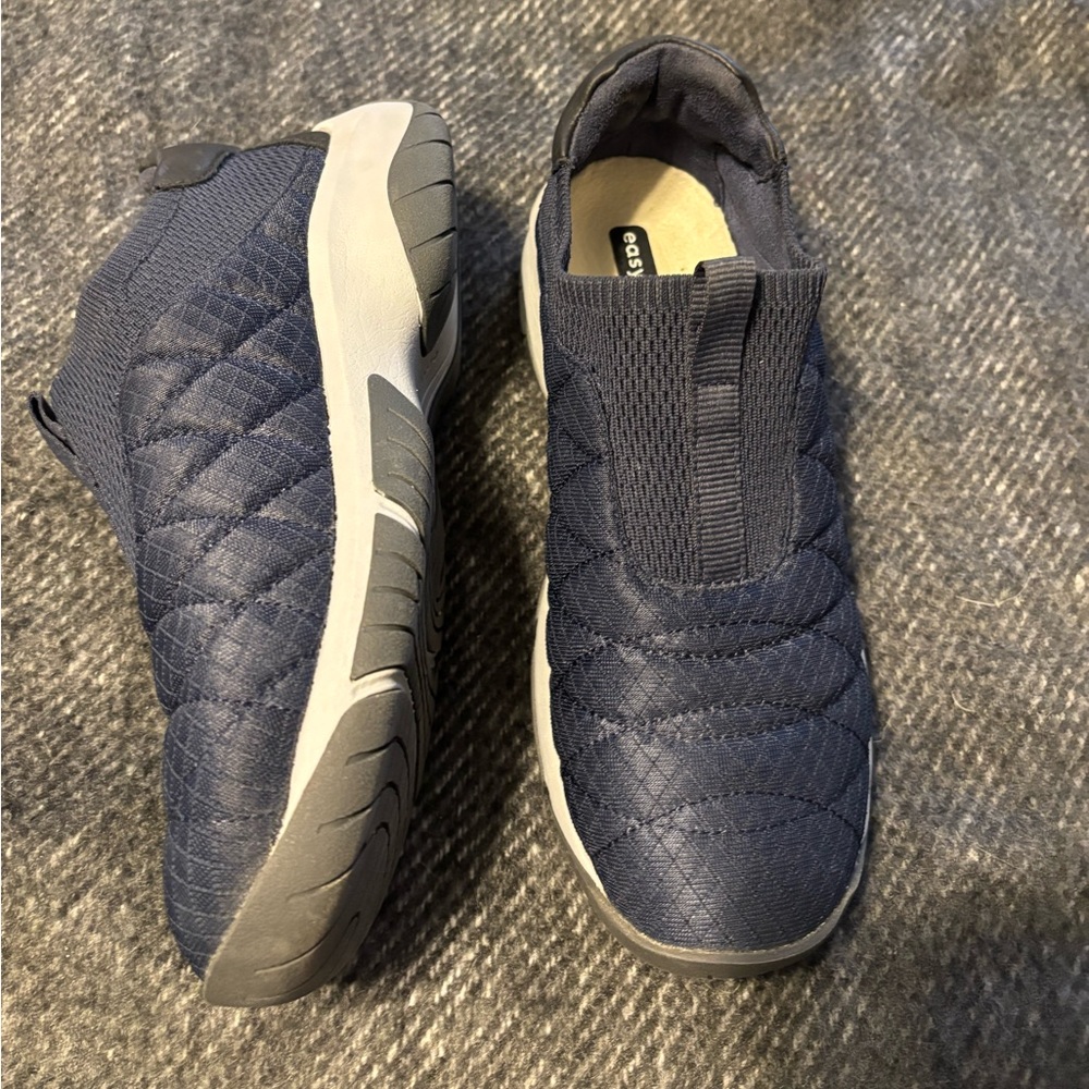 Easy‎ Spirit Women's Wallis 2 Lightweight Slip-On Sneakers Navy Quilted Size 8